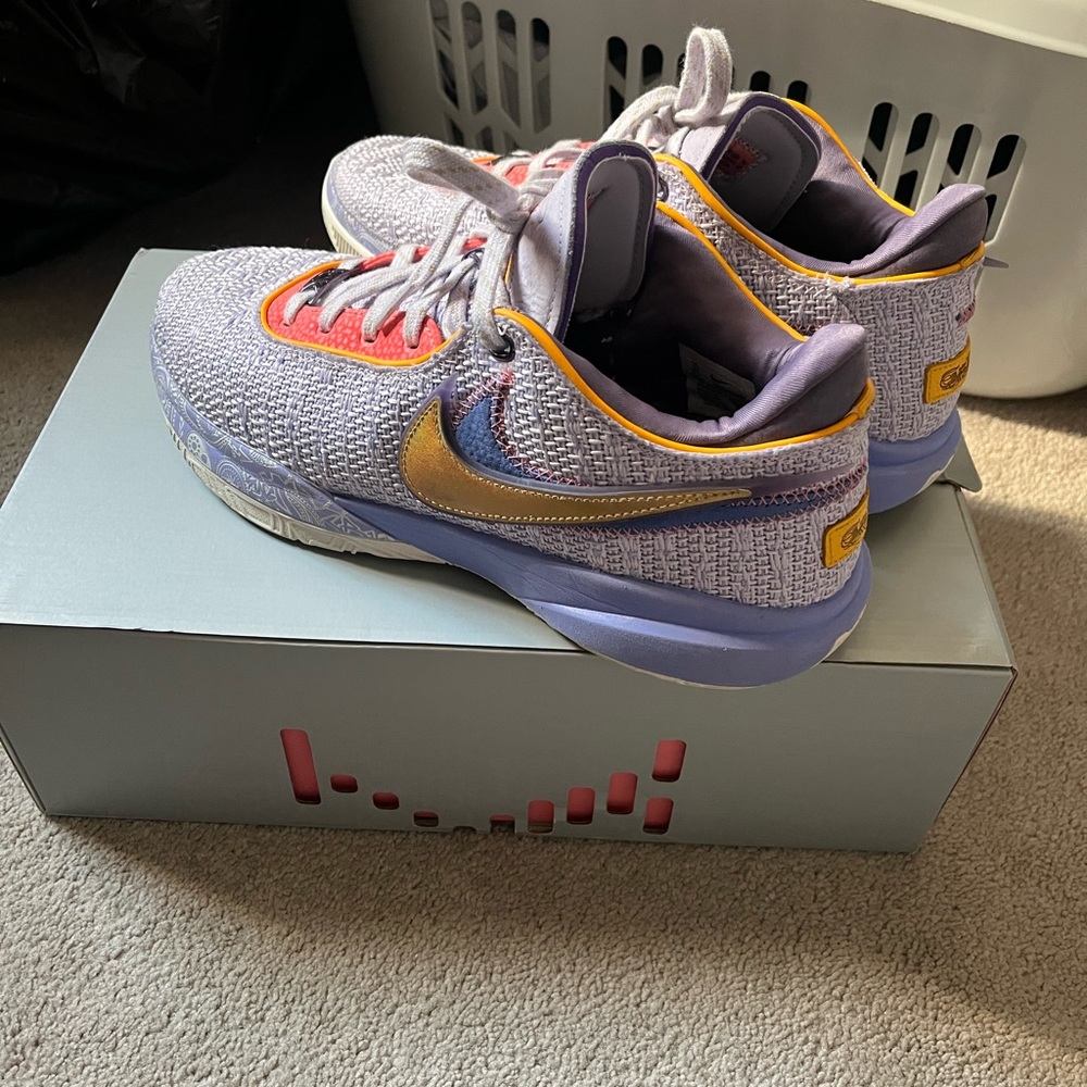 Lebron Nike 20 size 10